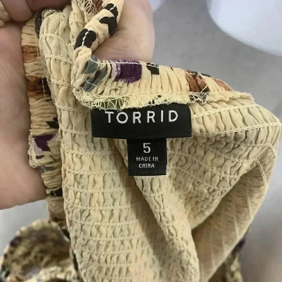 TORRID Challis Floral Long Sleeve Cold Shoulder Smocked Blouse Top Size 5 - Picture 7 of 8